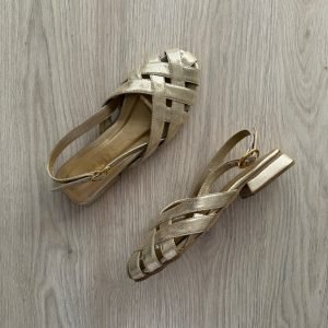 Baletas doradas en cuero tipo canasta