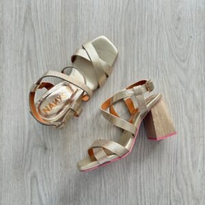 Sandalias doradas en cuero altas