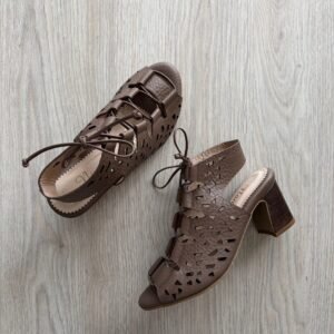 Sandalias cafe en cuero