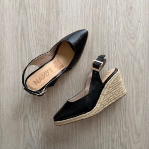 Zapatos puntudos negros en cuero con yute