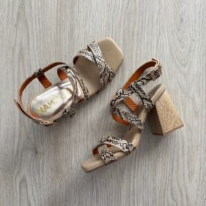 Sandalias taupe en cuero tipo folia