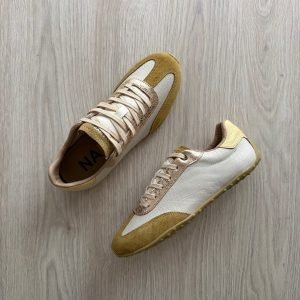 Tenis pistacho con talco y dorado en cuero