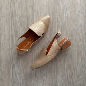 Baleta dorada en cuero destalonada