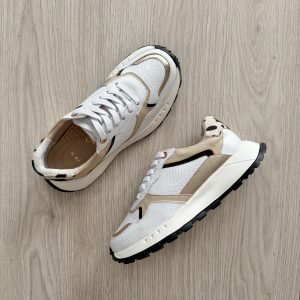 Tenis blanco con colores en cuero