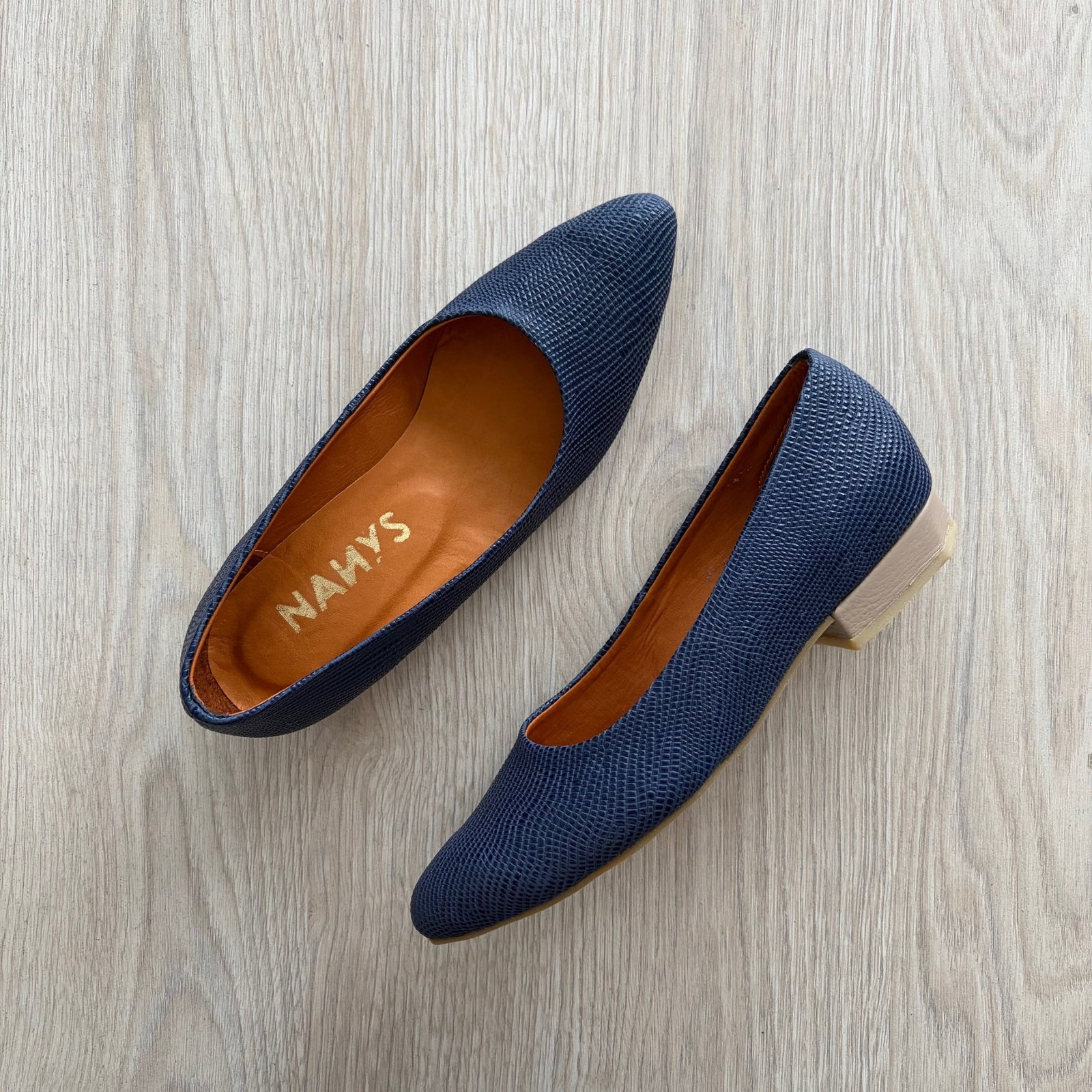 Baletas azul en cuero cerradas