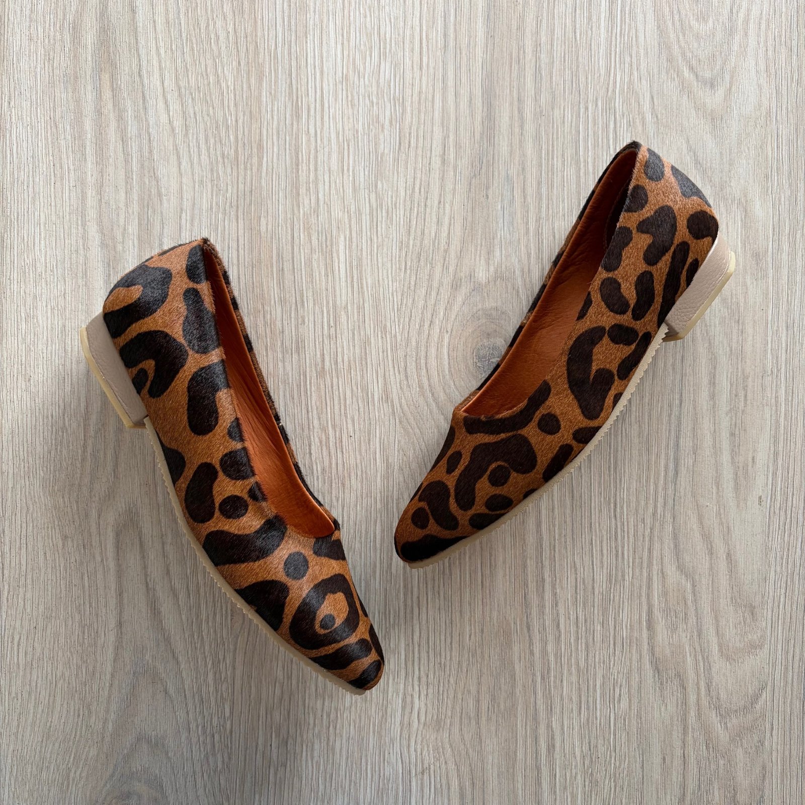 Baletas animal print miel en cuero - Imagen 2
