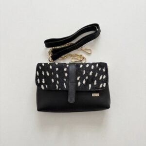 Bolso manos libres negro print bambi en cuero con opción de canguro