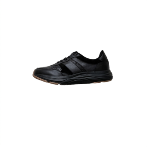 Tenis negros en cuero con suela negra