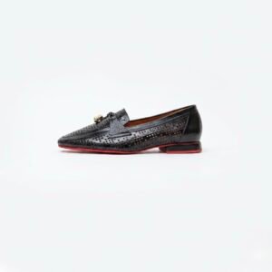 Zapato negro en cuero con perforado