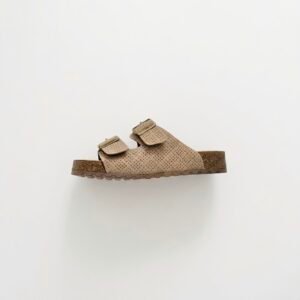 Sandalia plana taupe en cuero con dos hebillas
