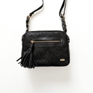Bolso negro en cuero manos libres