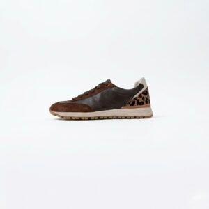 Tenis cafe con animal print y talco en cuero