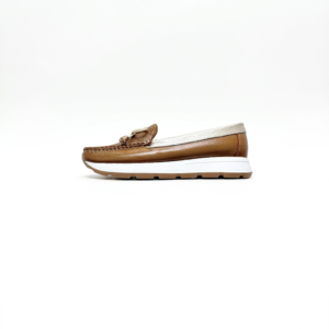 Mocasines miel y dorado en cuero