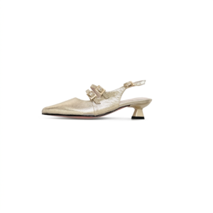 Zapatos dorados en cuero con hebillas