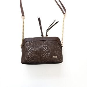 Bolso cafe en cuero tipo folia con cadena
