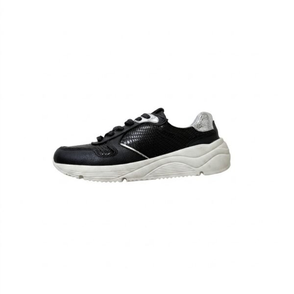 Tenis negro con plata en cuero
