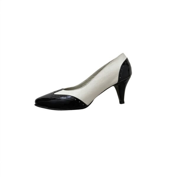 Zapato blanco con negro en cuero