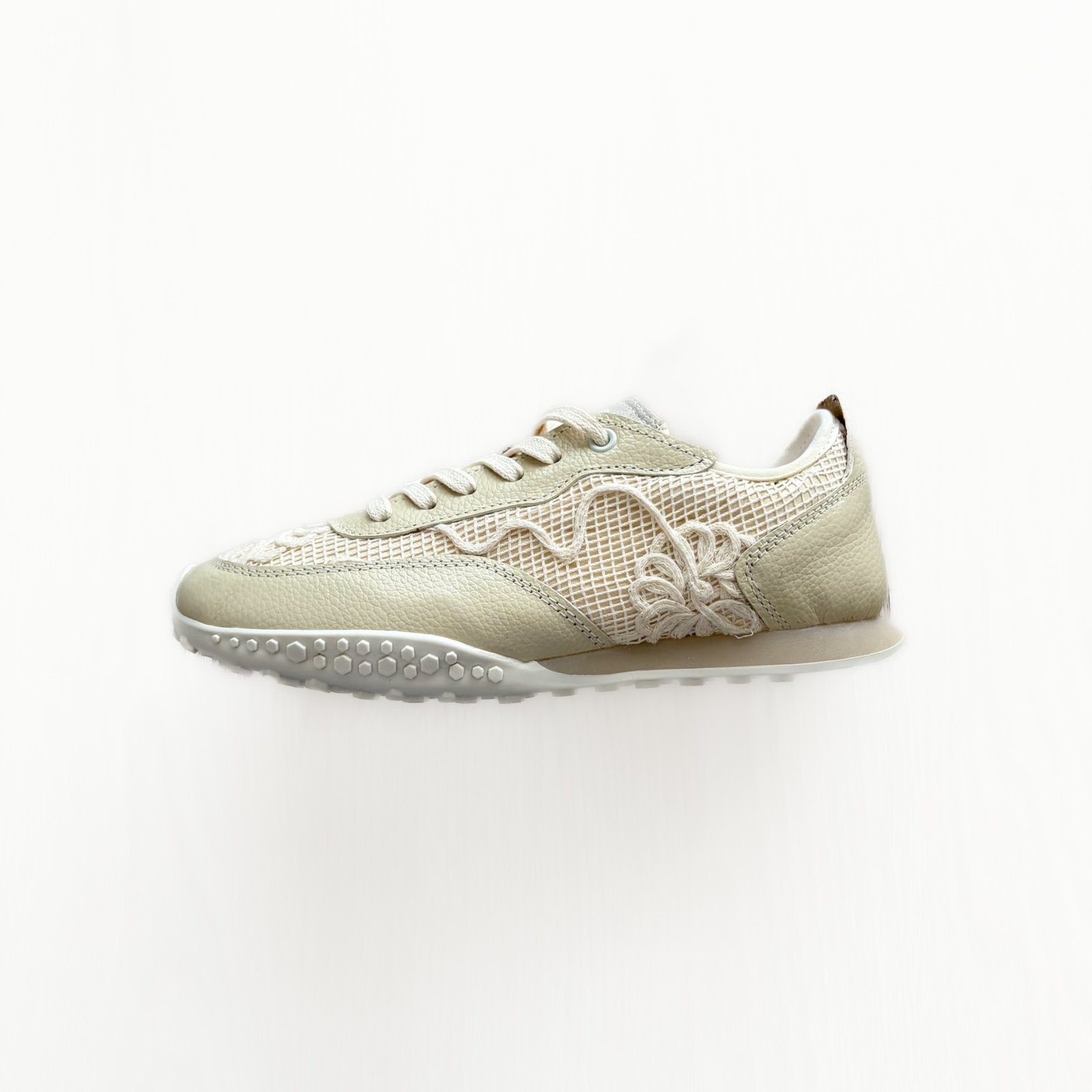 Tenis mantequilla en cuero con tejido