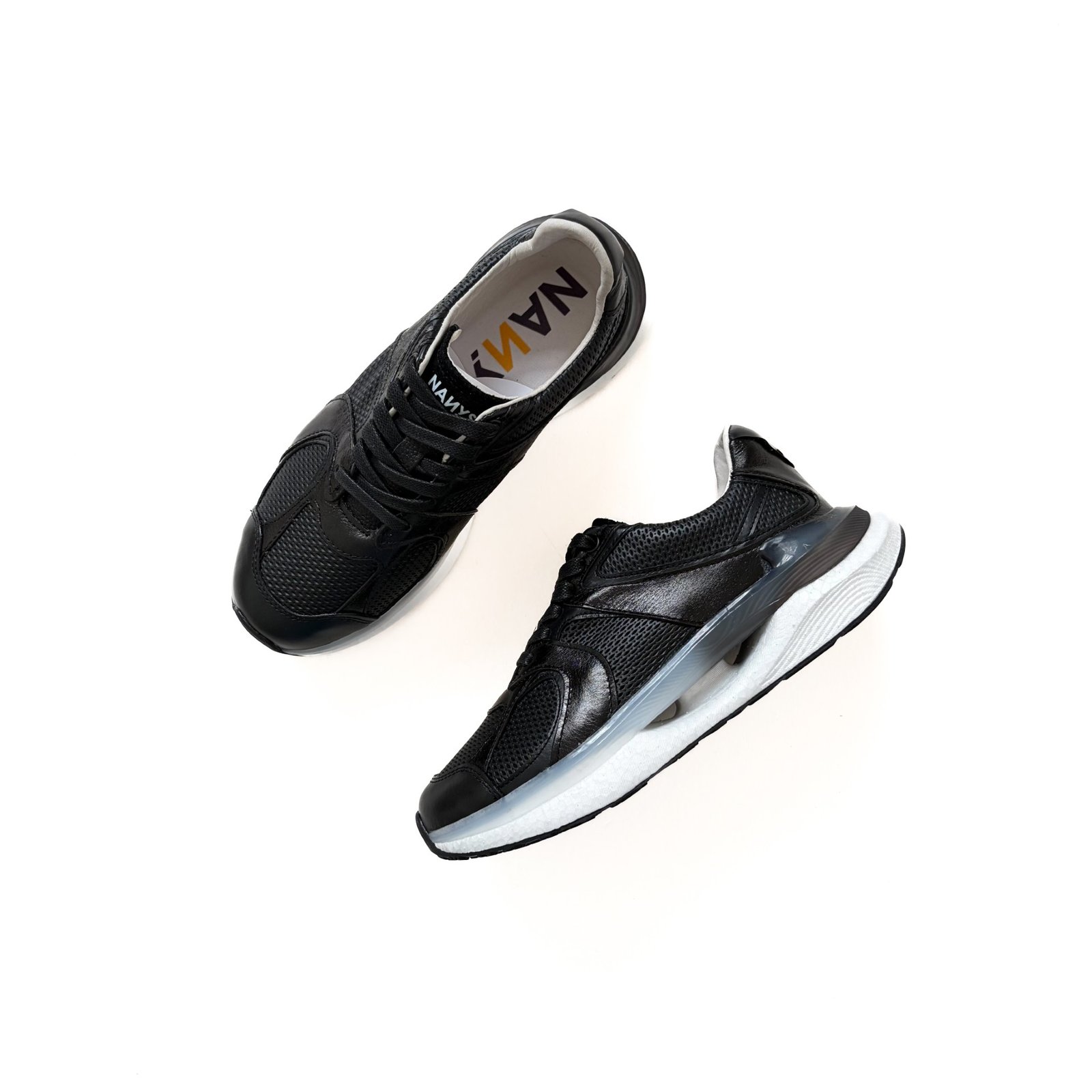 Tenis negros en cuero con suela deportiva - Imagen 2