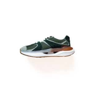 Tenis verdes en cuero con suela deportiva
