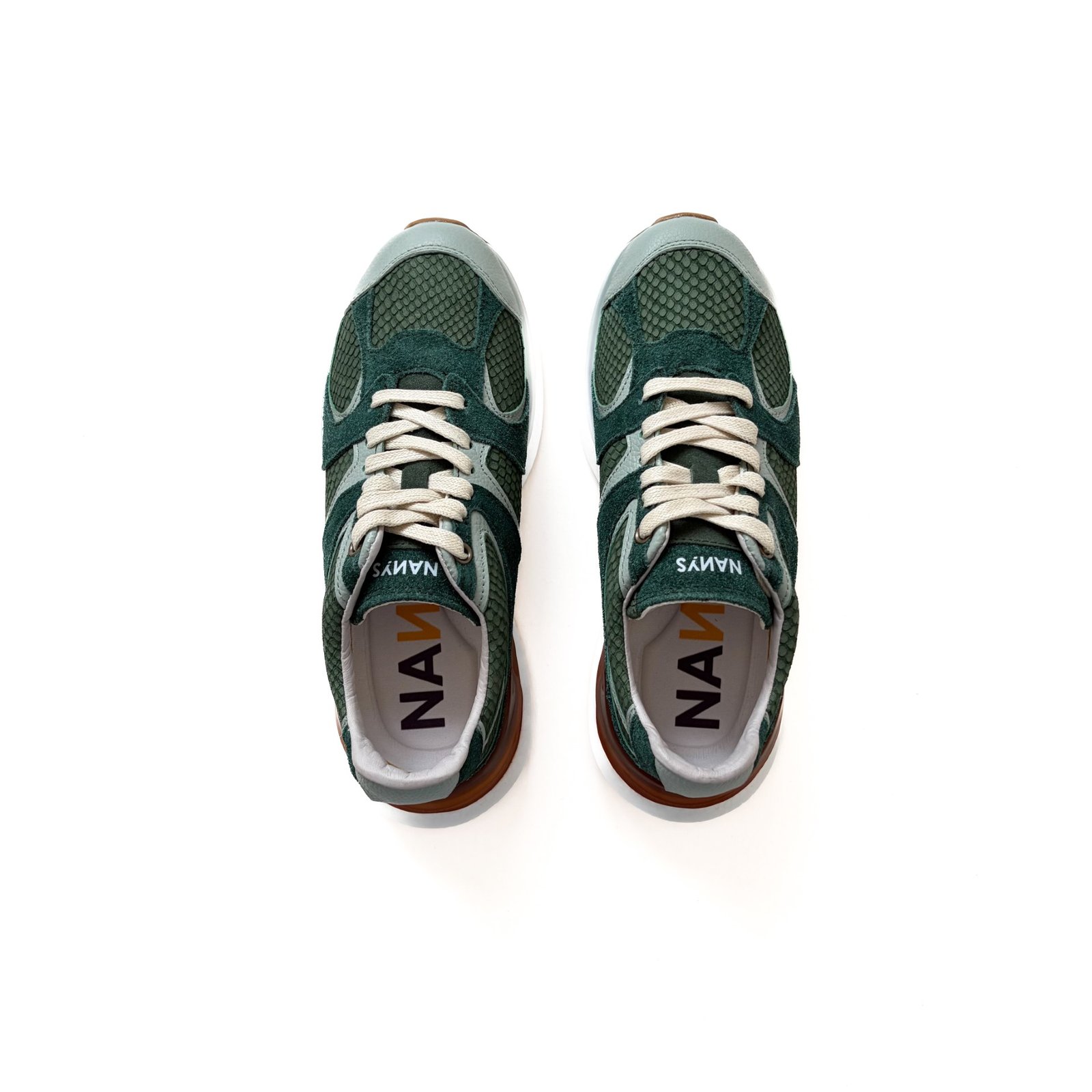 Tenis verdes en cuero con suela deportiva - Imagen 3