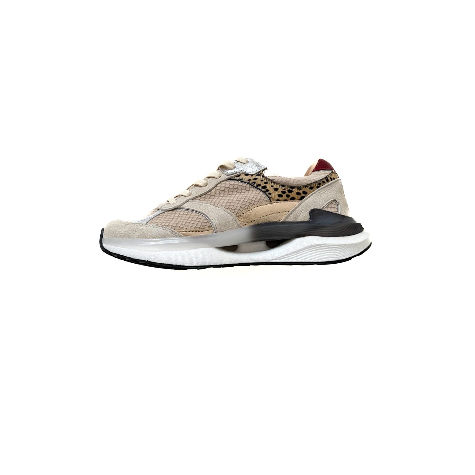 Tenis arena con animal print en cuero con suela deportiva