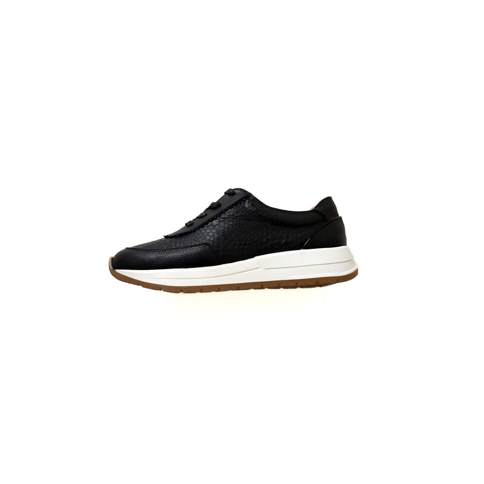 Tenis negros clásicos en cuero